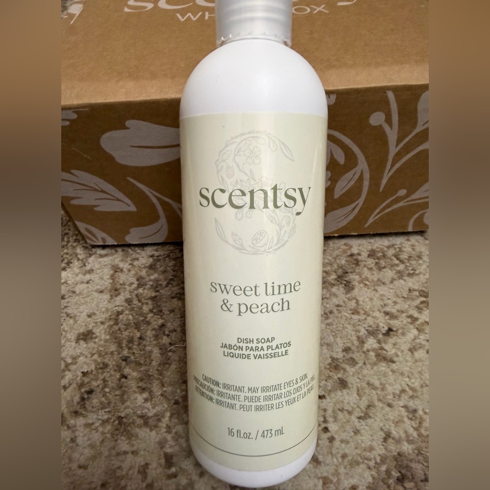 Scentsy Sweet Lime & Peach Dish Soap - White and Green